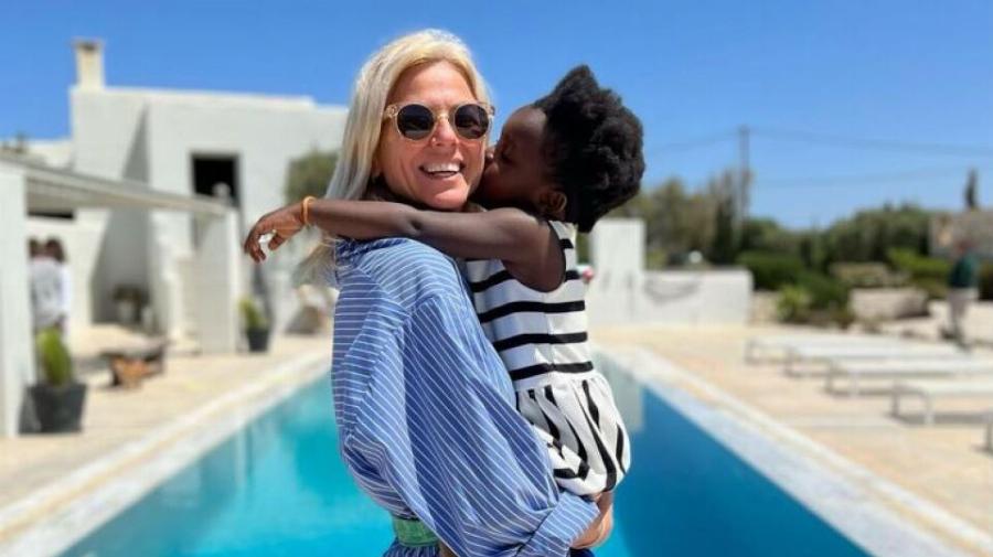 «Με ρωτάνε αν διαλέγεις παιδί» – Η συγκινητική εξομολόγηση της Χριστίνας Κοντοβά για την υιοθεσία