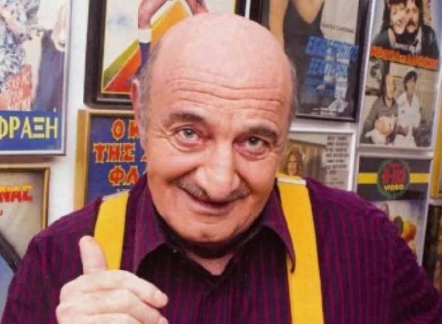 Κώστας Τσάκωνας: Οι ατάκες που άφησαν εποχή, η δουλειά στα 11, το οικογενειακό δράμα και το άδοξο τέλος της ζωής του