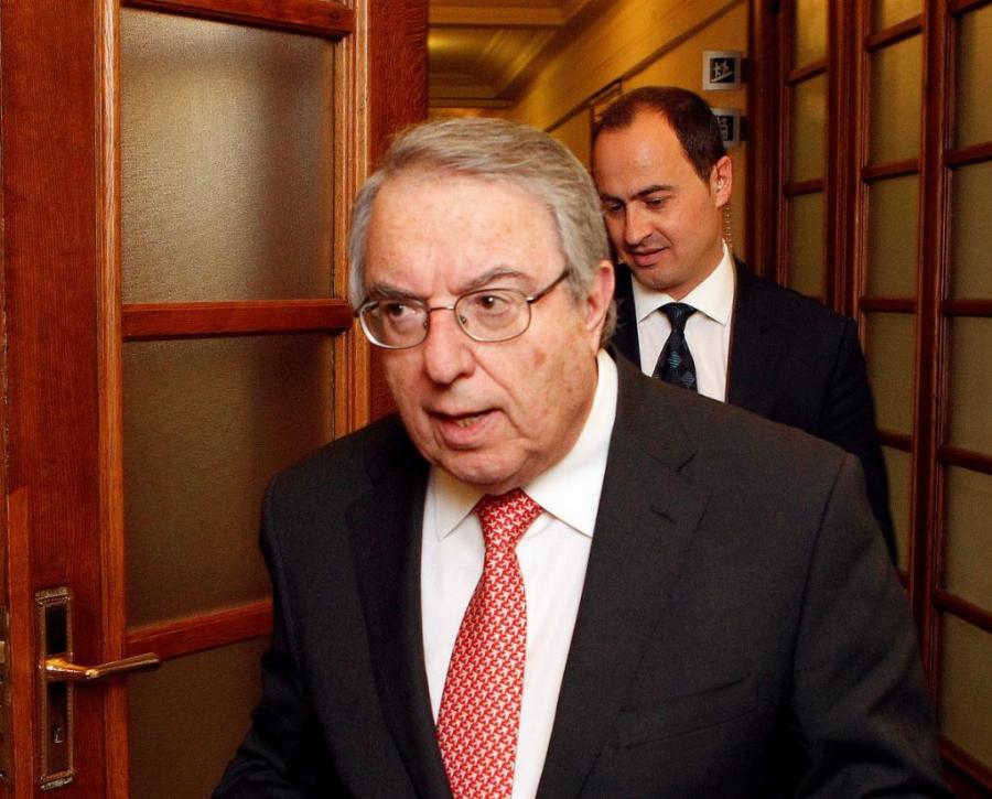 Γιώργος Μπαμπινιώτης: “Άχρηστο το ελληνικο σχολείο. Τα παιδιά δεν θυμούνται τίποτα όταν το τελειώσουν”.