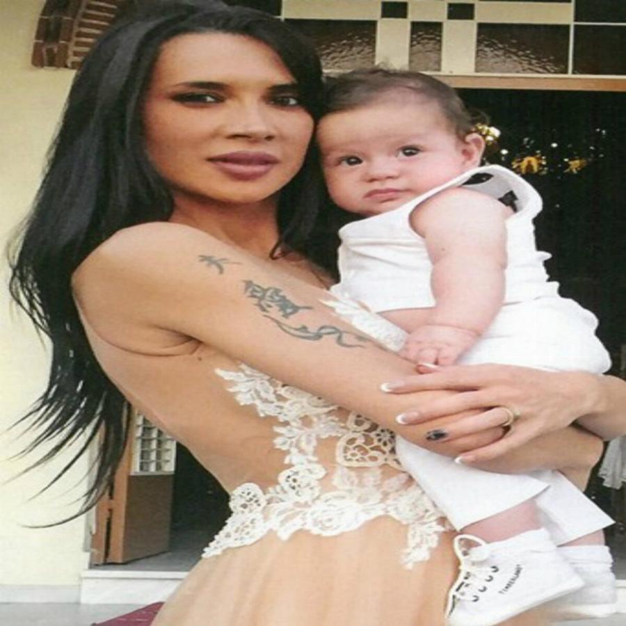 Ο άγνωστος «γιος» της Πάολας: Το παιδί που η μάνα του πέθανε όταν ήταν μωρό και τον έχει σαν παιδί της