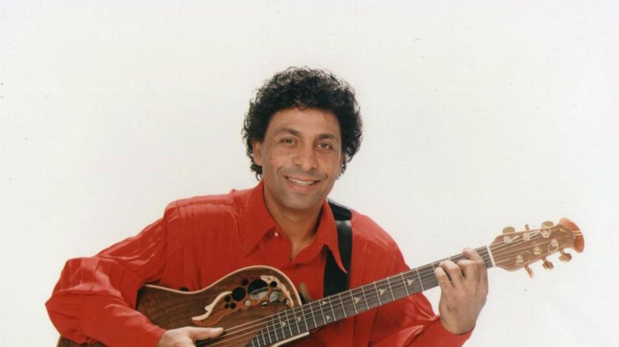 Διάσημοι Έλληνες τραγουδιστές με τσιγγάνικες ρίζες: 16 περιπτώσεις που δεν ντράπηκαν ποτέ για την καταγωγή τους