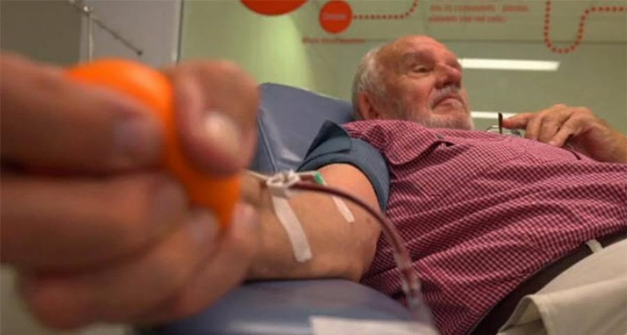 Αιμοδοσία: Ο «άνθρωπος με το χρυσό αίμα» που το δάνεισε πάνω από 1.000 φορές σε 60 χρόνια