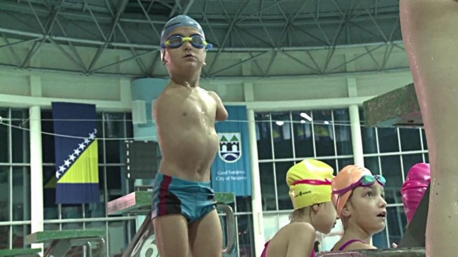 Χίλια μπράβο: Χρυσό μετάλλιο για μικρό μαχητή που δεν έχει χέρια – Με την δύναμη της θέλησης ξεπερνάει κάθε εμπόδιο