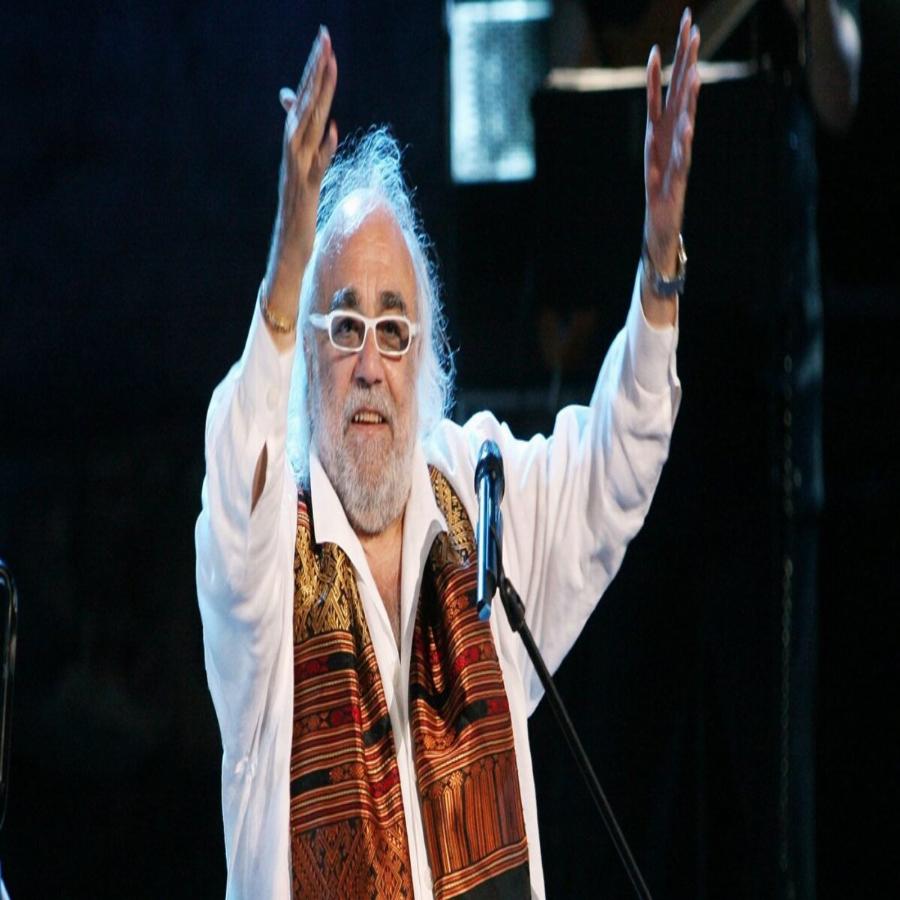 Ντέμης Ρούσσος: Η παγκόσμια καριέρα, οι δύο γάμοι, οι 5 γυναίκες, ο παραμυθένιος πύργος, η βαριά αρρώστια και το τέλος στο νοσοκομείο