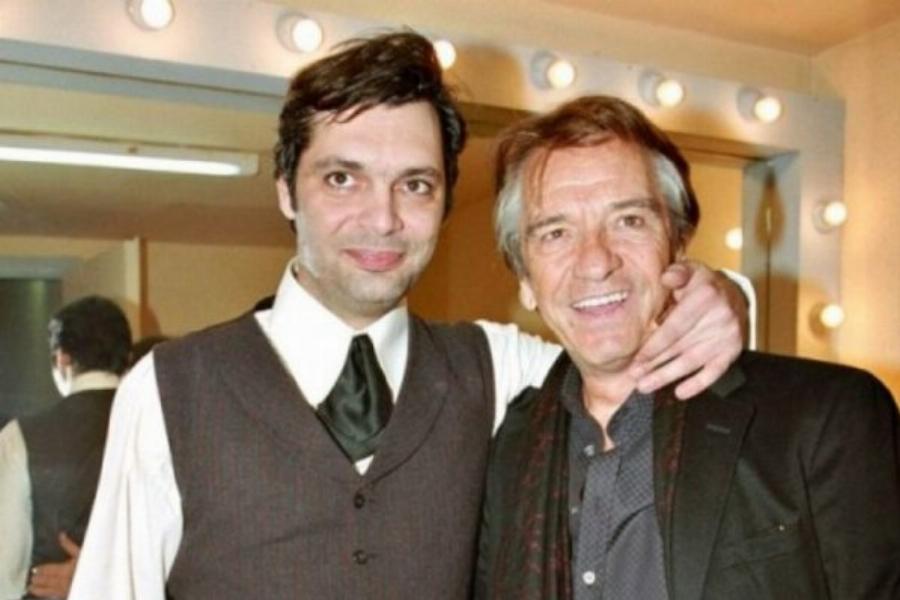 Άλκης Κούρκουλος: Η ανησυχία της νιότης, η κόντρα με τον πατέρα, η επαγγελματική πορεία, οι έρωτες στη ζωή του και η νέα σχέση