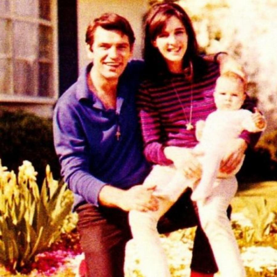 Άλκης Κούρκουλος: Η ανησυχία της νιότης, η κόντρα με τον πατέρα, η επαγγελματική πορεία, οι έρωτες στη ζωή του και η νέα σχέση