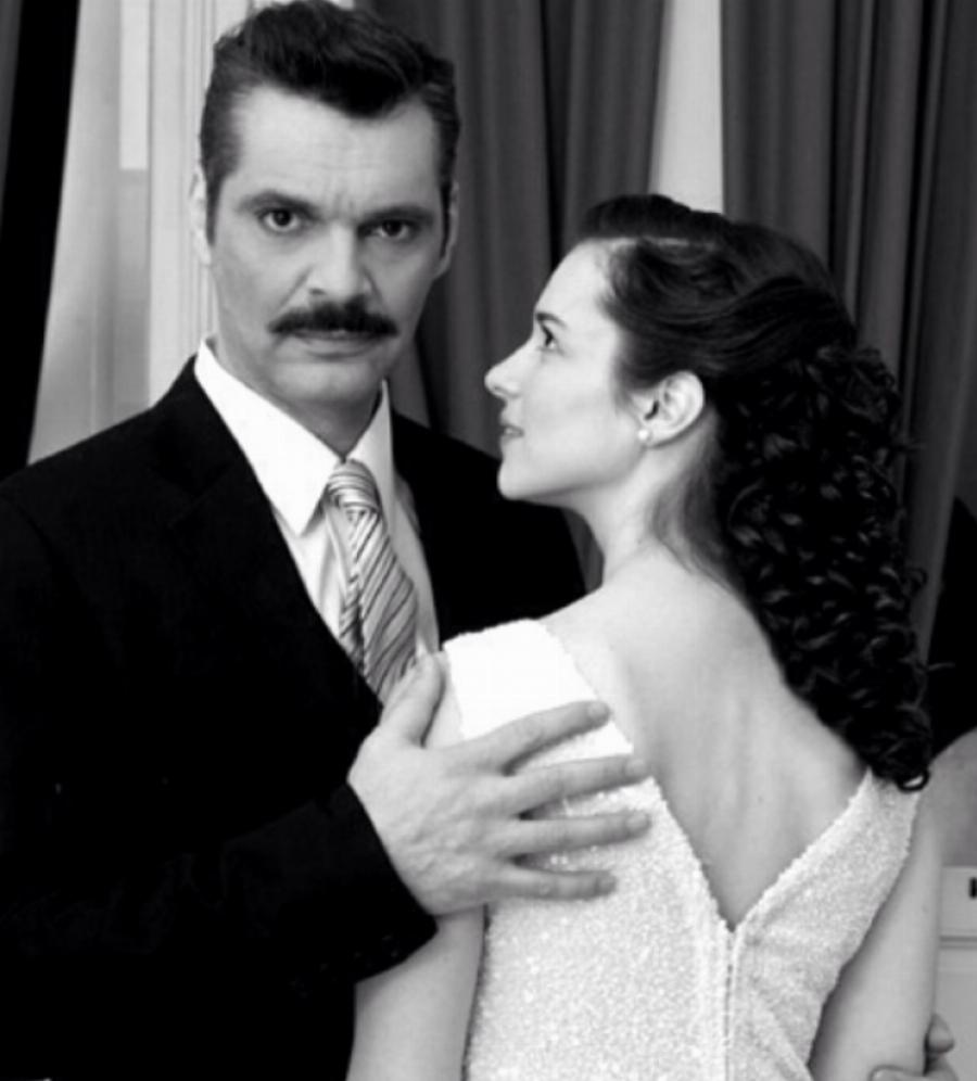 Άλκης Κούρκουλος: Η ανησυχία της νιότης, η κόντρα με τον πατέρα, η επαγγελματική πορεία, οι έρωτες στη ζωή του και η νέα σχέση