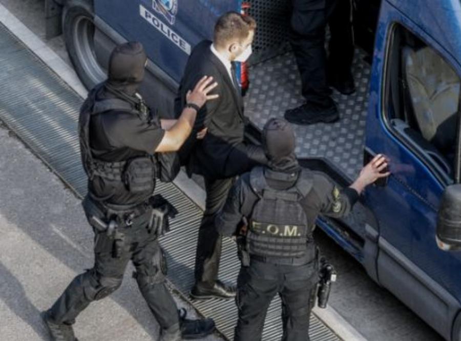 Θαυμάστριες στέλνουν γράμματα στη φυλακή στο Μπάμπη Αναγνωστόπουλο