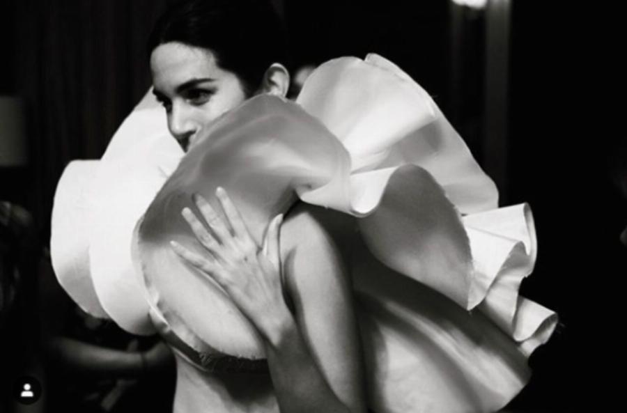 Αναστασία Καίσαρη: Ο υπέρλαμπρος γάμος της κόρης του Κώστα Καίσαρη, τα 2 εντυπωσιακά νυφικά και η καλεσμένη που τράβηξε τα βλέμματα