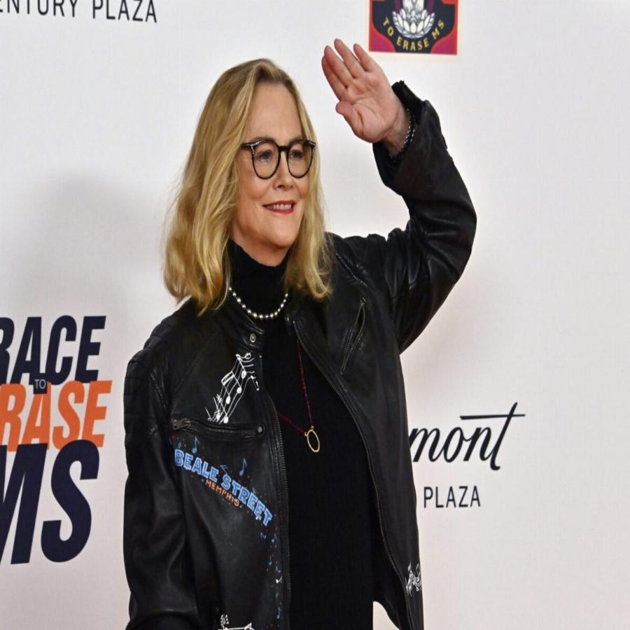 «Αυτός, αυτή και τα μυστήρια»: Η ξανθιά πρωταγωνίστρια, που καθήλωσε τους τηλεθεατές παραμένει γοητευτική 33 χρόνια μετά