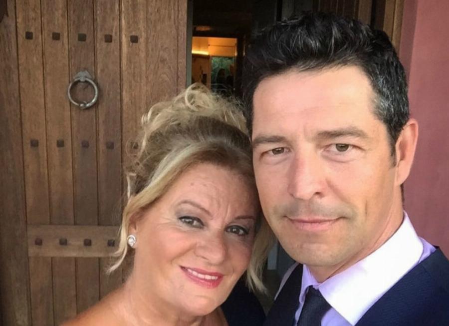 Σάκης Ρουβάς: Η μητέρα του, που τον γέννησε στα 17, το διαζύγιο με δύο παιδιά και ο ρόλος της γιαγιάς