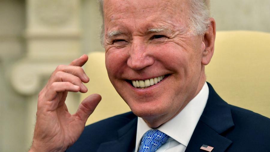 Φόρεσε γραβάτα με την ελληνική σημαία: Ξετρελαμένος ο Μπάιντεν με τον Κυριάκο Μητσοτάκη