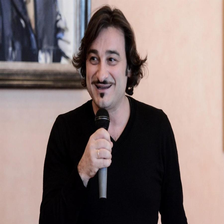 Βασίλης Χαραλαμπόπουλος: Ο μυστικός γάμος στη Βενετία, το τροχαίο που παραλίγο να του κοστίσει  τη ζωή και πένθος που τον τσάκισε