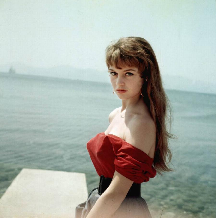 Η νέα τάση στο χρώμα μαλλιών για το 2022: Βronde – ούτε ξανθά, ούτε καστανά!