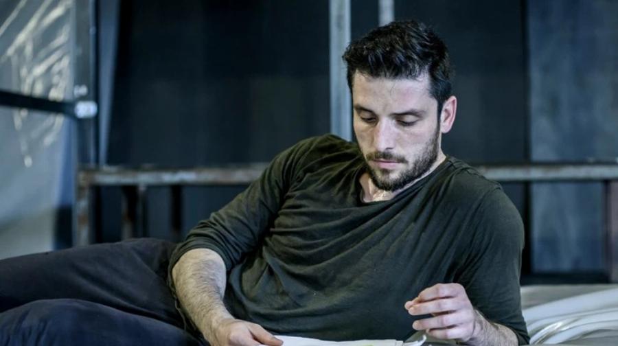 Σπύρος Χατζηαγγελάκης: Η επιτυχία στη «Μουρμούρα», τα λόγια για τη Μαρία Χάνου, οι πικάντικες φωτογραφήσεις και η άποψη για την τηλεόραση