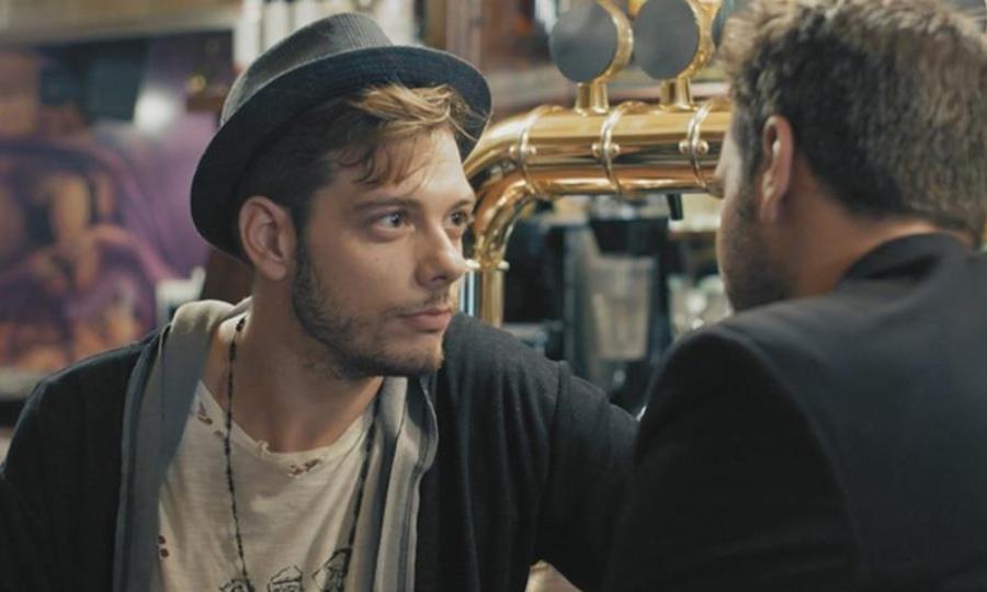 Αλέξανδρος Πέρρος: Η επιλόχειος κατάθλιψη της μητέρας του, το μπούλινγκ στο σχολείο, οι έρωτες της ζωής του και οι άνδρες παλιάς κοπής