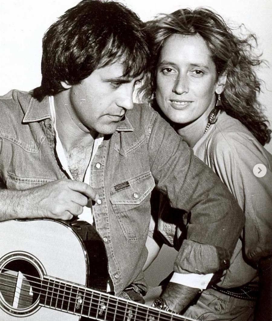 Γιώργος Νταλάρας: Η δουλειά που έπιασε από 7 ετών, το πραγματικό όνομα, η επεισοδιακή γνωριμία με τη γυναίκα του και ο ρόλος του παππού