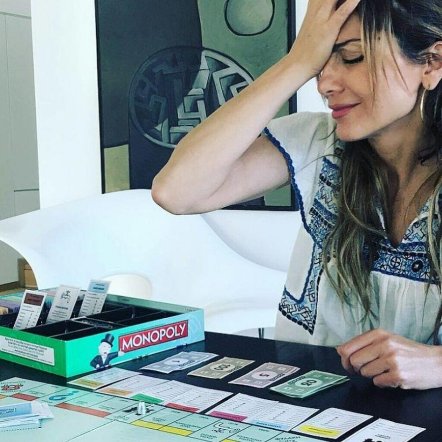 Δέσποινα Βανδή: Το ένα υπέροχο σπίτι στη Βούλα, η εντυπωσιακή διακόσμηση, η τεράστια κουζίνα και ο παραμυθένιος κήπος με την πισίνα