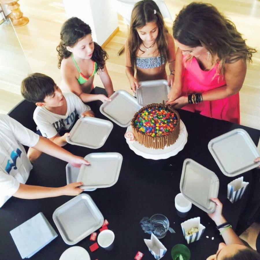 Δέσποινα Βανδή: Το ένα υπέροχο σπίτι στη Βούλα, η εντυπωσιακή διακόσμηση, η τεράστια κουζίνα και ο παραμυθένιος κήπος με την πισίνα