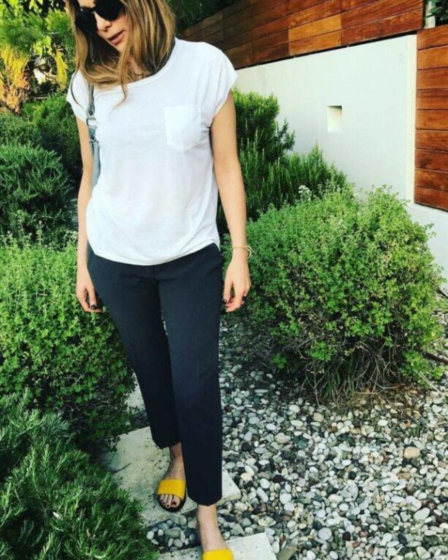 Δέσποινα Βανδή: Το ένα υπέροχο σπίτι στη Βούλα, η εντυπωσιακή διακόσμηση, η τεράστια κουζίνα και ο παραμυθένιος κήπος με την πισίνα