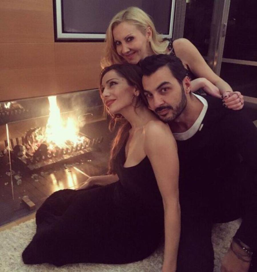 Δέσποινα Βανδή: Το ένα υπέροχο σπίτι στη Βούλα, η εντυπωσιακή διακόσμηση, η τεράστια κουζίνα και ο παραμυθένιος κήπος με την πισίνα