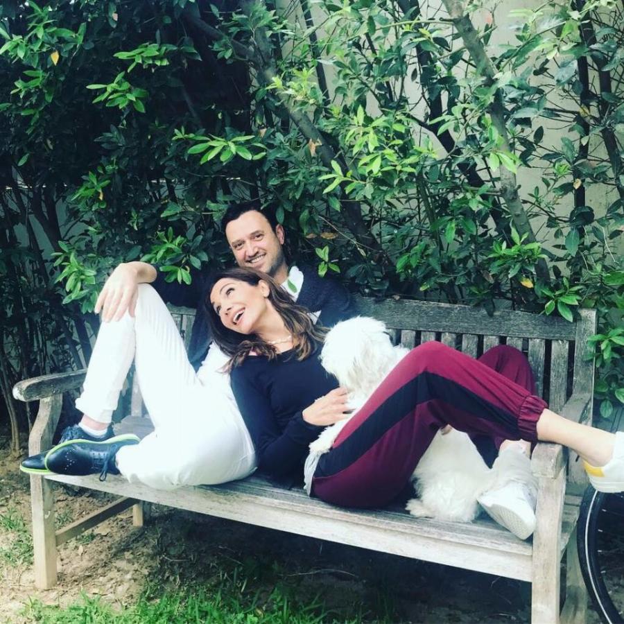 Δέσποινα Βανδή: Το ένα υπέροχο σπίτι στη Βούλα, η εντυπωσιακή διακόσμηση, η τεράστια κουζίνα και ο παραμυθένιος κήπος με την πισίνα