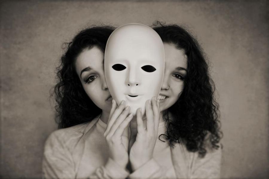 Διπολική διαταραχή: Η ψυχική νόσος που δύσκολα εντοπίζεται, ποια είναι τα αίτια, τα συμπτώματα και ποιος ο τρόπος αντιμετώπισης