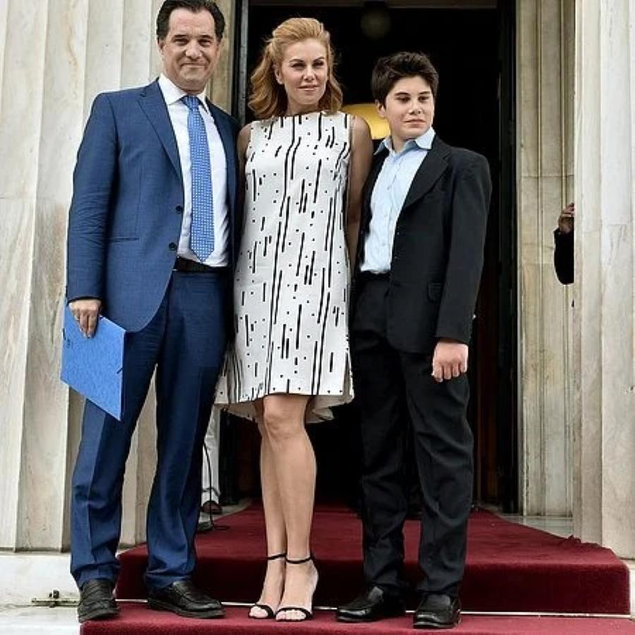 Ευγενία Μανωλίδου: Σπάνιες και τρυφερές φωτογραφίες με τα 4 παιδιά της