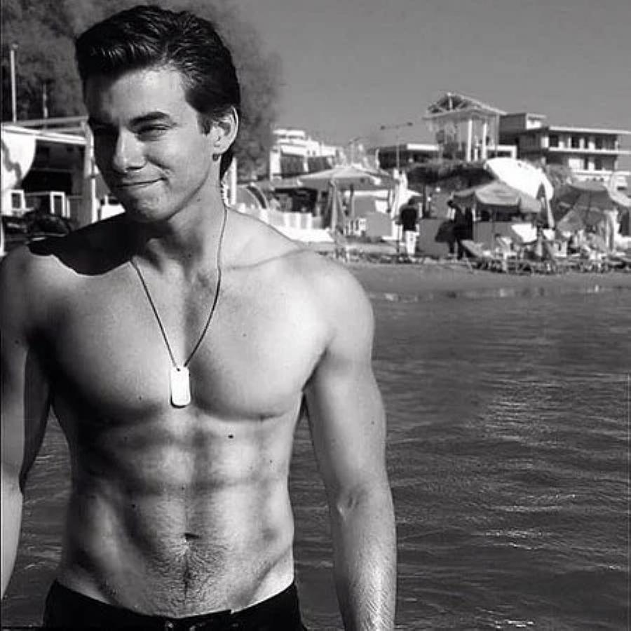 Ευγενία Μανωλίδου: Σπάνιες και τρυφερές φωτογραφίες με τα 4 παιδιά της