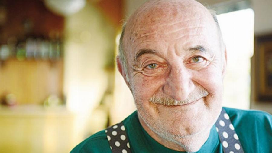 Κώστας Τσάκωνας: Οι ατάκες που άφησαν εποχή, η δουλειά στα 11, το οικογενειακό δράμα και το άδοξο τέλος της ζωής του