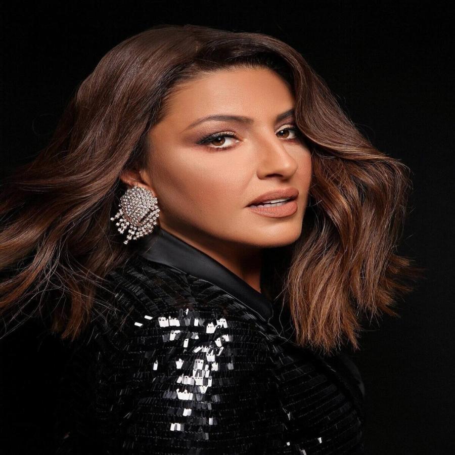 Έλενα Παπαρίζου: «28 χρόνων έκανα πλαστική στο στήθος και λίγο πριν κλείσω τα 40 έκανα το πρώτο μου μπότοξ»