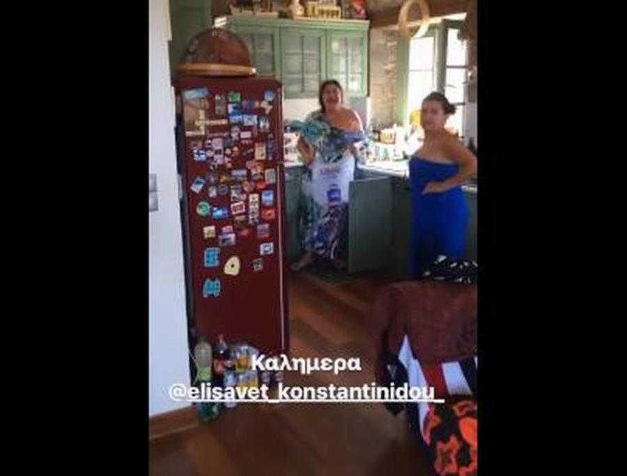 Ελισάβετ Κωσταντινίδου: Τα παιδικά χρόνια, η δύσκολη εφηβεία, το δυστύχημα που την τσάκισε, ο κρυφός γάμος στα 20 και η ηθοποιός κόρη