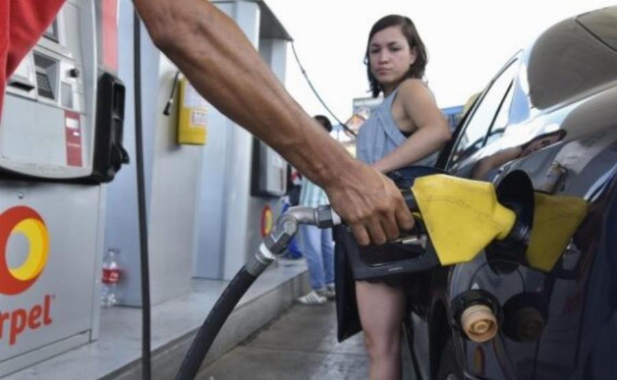 Χαμός σε βενζινάδικο της Εθνικής οδού μόλις ζήτησε να της φουλάρουν το αυτοκίνητο με αμόλυβδη βενζίνη