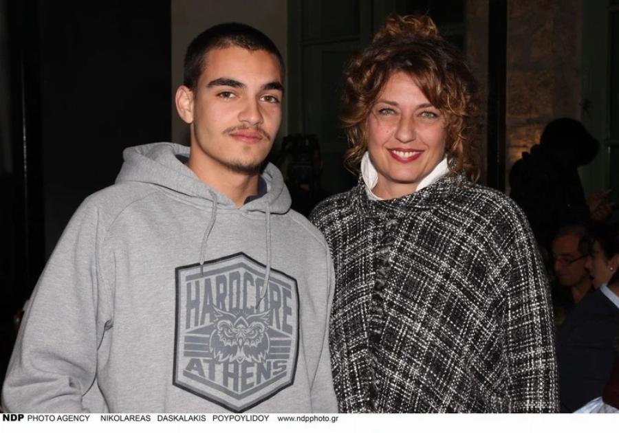 Φαίη Κοκκινοπούλου: Τα δύσκολα εφηβικά χρόνια, η σχέση με τον Καφετζόπουλο, ο λόγος που δεν παντρεύτηκαν και ο γοητευτικός γιος