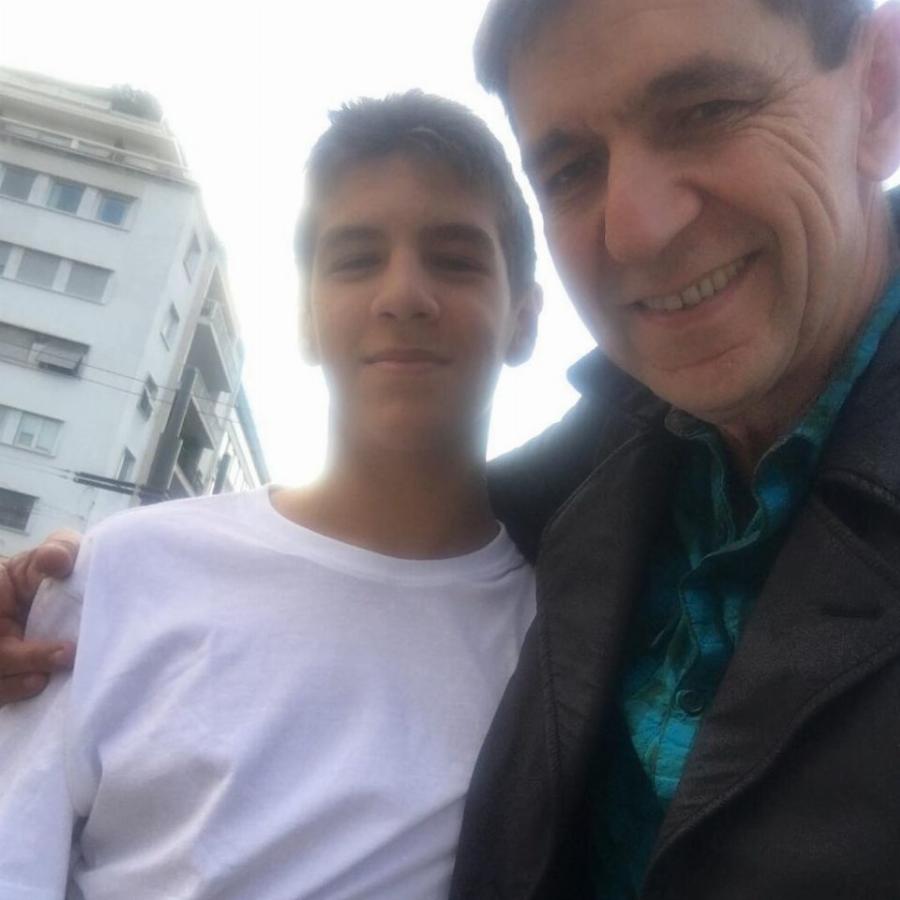 Γιάγκος Σκιαδαρέσης: Ο γιος του Γεράσιμου Σκιαδαρέση και της Μπέσυ Μάλφα μεγάλωσε – Οι σπάνιες φωτογραφίες και η ομοιότητα στη μαμά