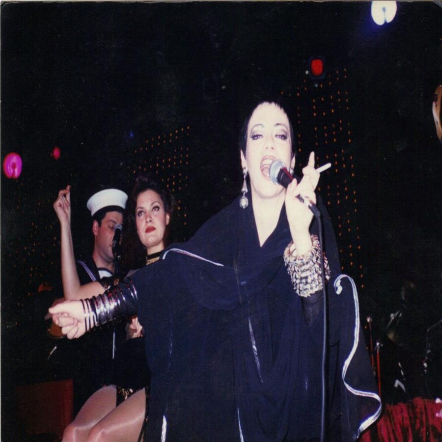 Μαλβίνα Κάραλη: Το πραγματικό της όνομα, οι 2 γάμοι, τα παιδιά της, οι ατάκες που άφησαν εποχή και το άδοξο τέλος στα 50