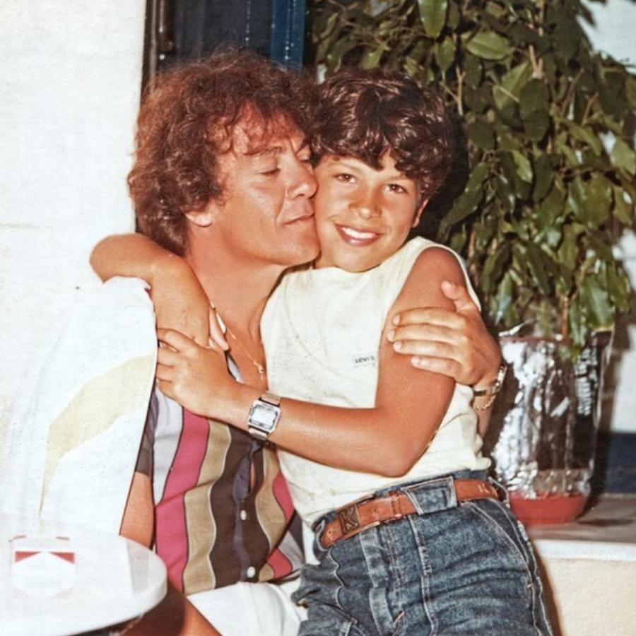 Γιάννης Πάριος: «Η μοναξιά είναι αδελφή μου. Ο γάμος ποτέ δεν μου πήγαινε, δεν είχα χρόνο για τα παιδιά μου»