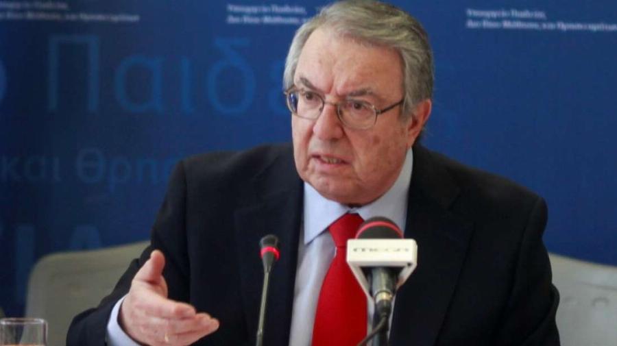 Γιώργος Μπαμπινιώτης: “Άχρηστο το ελληνικο σχολείο. Τα παιδιά δεν θυμούνται τίποτα όταν το τελειώσουν”.