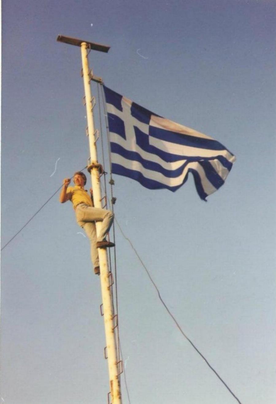 Τάσος Αλιφέρης: Η απίθανη ιστορία του γιατρού που έγινε δήμαρχος – Η σωτηρία του νησιού από την ερήμωση και οι προοδευτικές ενέργειες