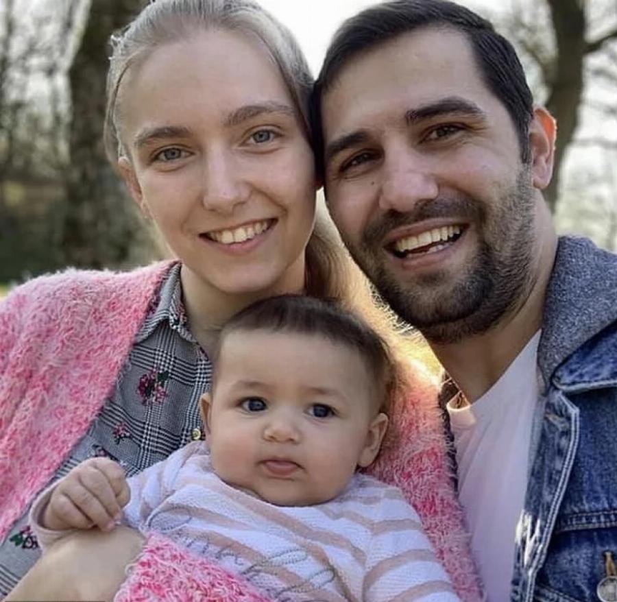 Αγγλία: Κράτησε το παιδί του βιαστή της, τον παντρεύτηκε και τον οδήγησε στη φυλακή 2 χρόνια μετά…