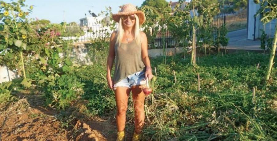 Στέλλα Μπεζεντάκου: Το τέλος στο τραγούδι, ο ευτυχισμένος γάμος που την άλλαξε, οι κρίσεις πανικού και η ατυχή εγκυμοσύνη