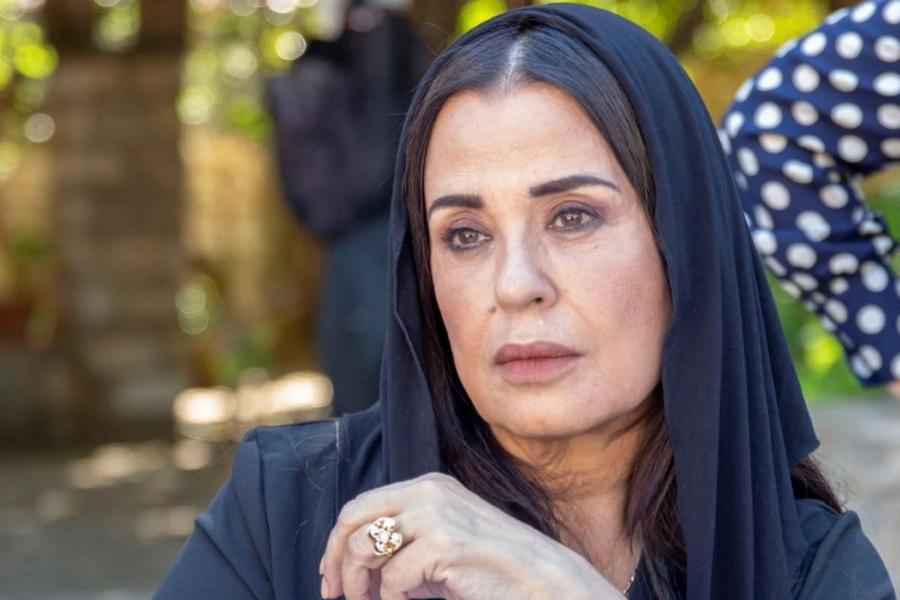 Ο πραγματικός λόγος που η Καλλιόπη φοράει συνέχεια το ίδιο παλτό και το ίδιο μαντήλι στο Σασμό