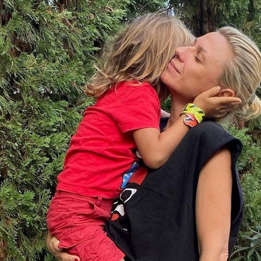 «Έξι χρόνια από την στιγμή που σε πήρα για πρώτη φορά στην αγκαλιά μου»: Συγκινεί η Κατερίνα Καραβάτου