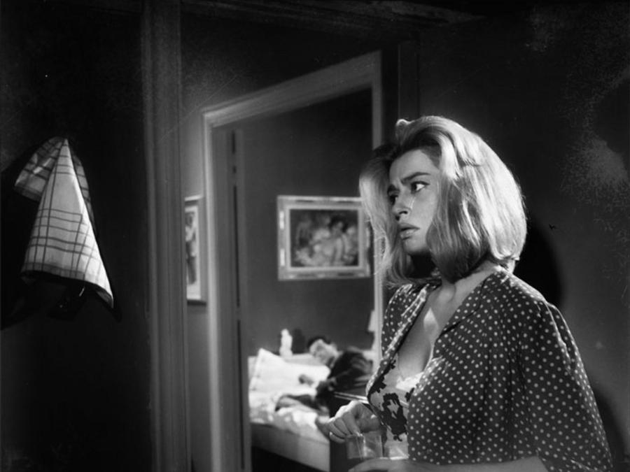 Κατερίνα Χέλμη: Οι ρόλοι που άφησαν εποχή, το χαστούκι στην έγκυο Βουγιουκλάκη και ο θάνατος του άντρα της, που την τσάκισε