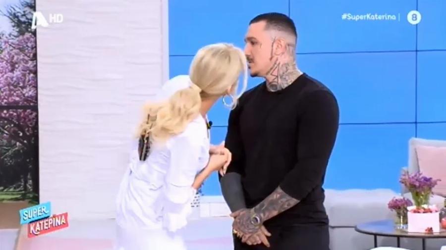 Ο πρώην της Κάτιας Ταραμπάνκο την έσβησε ήδη και κάλυψε κιόλας με άλλο τατουάζ το όνομά της στο πρόσωπό του