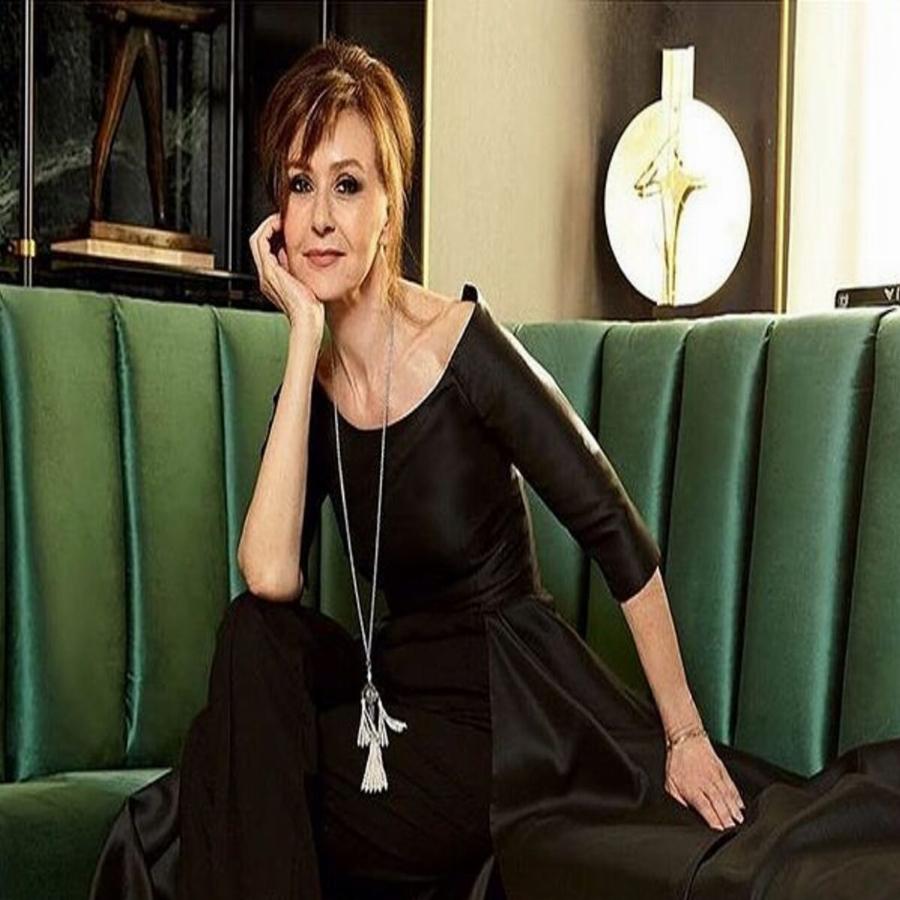 Κάτια Δανδουλάκη: Η σχέση με τον Δημήτρη Παπαμιχαήλ, η θεατρική αποτυχία, που της κόστισε 500.000€, η κατάθλιψη και η άτυχη εγκυμοσύνη