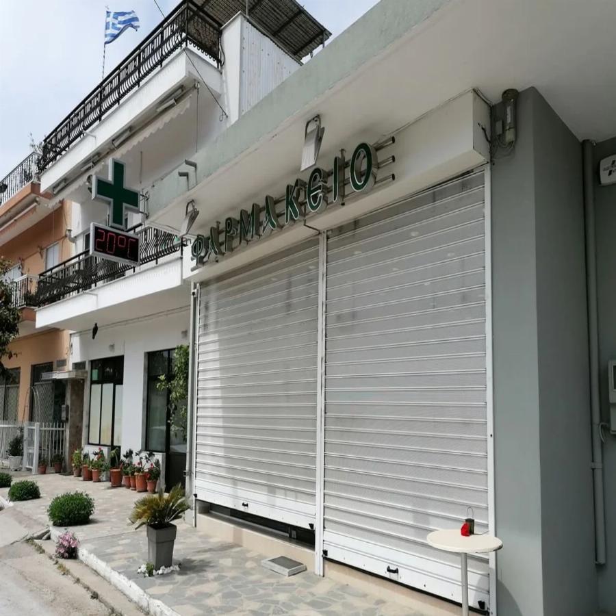 Ανατριχιαστικές αποκαλύψεις: Επί 3 ώρες κοιτούσε το πτώμα της 43χρονης ο συζυγοκτόνος – Το απόγευμα η κηδεία της φαρμακοποιού