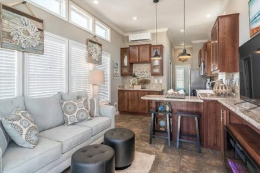 Φθηνό σπίτι στην AMAZON: Έρχεται όπου θέλεις, κοιμίζει 4 άτομα, το εσωτερικό του είναι άνετο, υπερλούξ και μοιάζει με βίλα