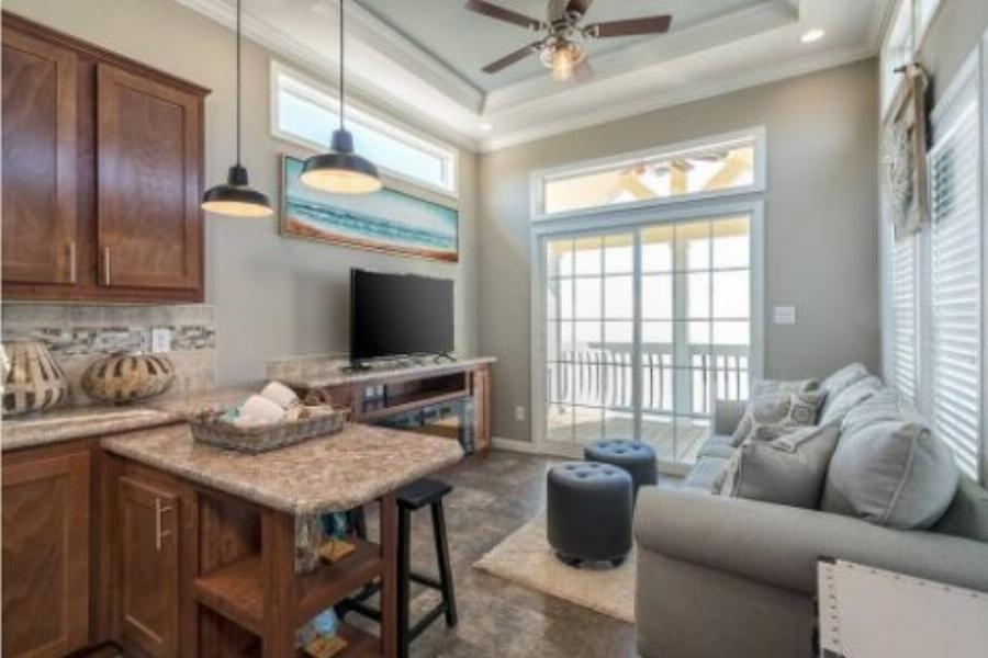 Φθηνό σπίτι στην AMAZON: Έρχεται όπου θέλεις, κοιμίζει 4 άτομα, το εσωτερικό του είναι άνετο, υπερλούξ και μοιάζει με βίλα