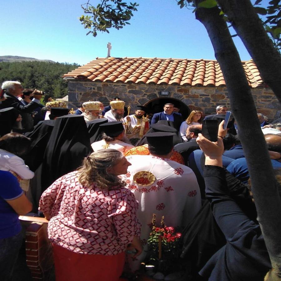 Πλήθος πιστών στην πρώτη εορτή του στην Εθιά Ηρακλείου – Λαοθάλασσα για τον Άγιο των Λεπρών